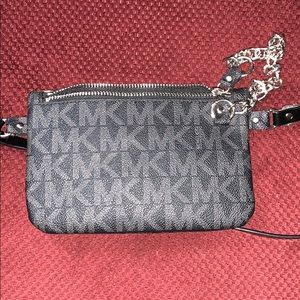 SOLD ON MERC. Michael kors fanny pack